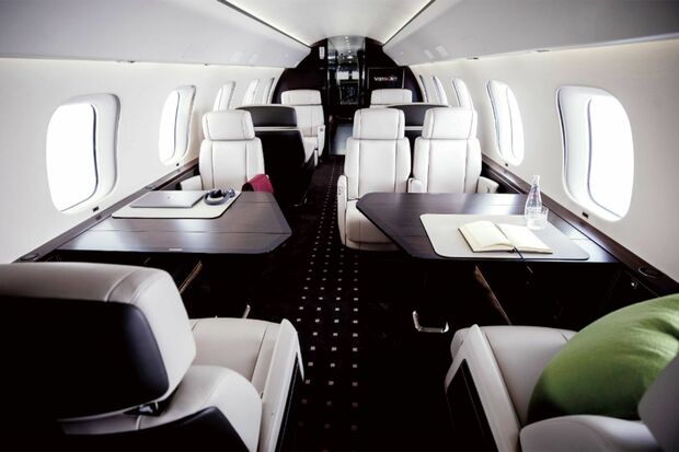 『VistaJet』の航空機内（セゾンラグジュアリーラウンジ公式サイトより）