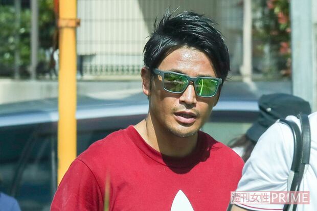 綱引きでは魔裟斗と東が同じチームに。持ち前の腕力は健在