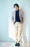 平岳大　撮影／山田智絵　ヘアメイク／石川美幸　スタイリスト／安西こずえ　ニット5万600円（ヘリル／にしのや）　シューズ10万1200円（パラブーツ／パラブーツ青山店）　問い合わせ／にしのや電話：03-6434-0983　パラブーツ青山店　電話：03-5766-6688