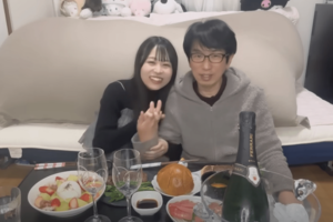 自身のチャンネルで結婚4年をYouTubeで報告した（みつともチャンネル公式YouTubeより）