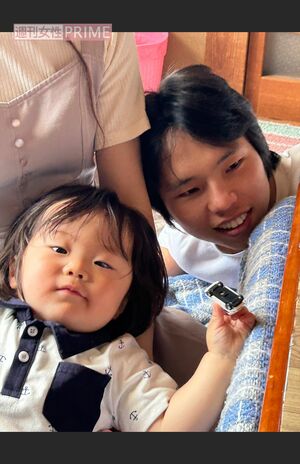 亡くなった塚越寛人さん（左）と湊斗くん（遺族提供）