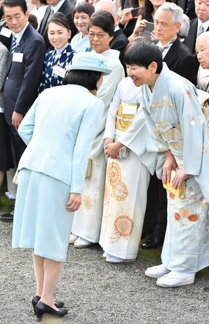 '18年４月の園遊会で、タレントの和田アキ子と懇談された紀子さま。今回も招待者との交流に注目が集まる