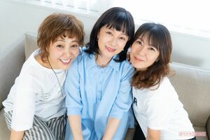 写真左から芳本美代子、松本典子、網浜直子 撮影/佐藤靖彦