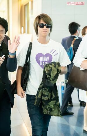 空港での直撃取材に応じる山下(その3)