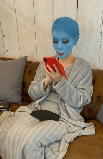 スライムメイクに挑戦した研ナオコ（本人公式インスタグラムより）