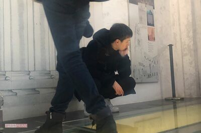 '20年2月、ベルギーの美術館で女性とデートをするウエンツ瑛士