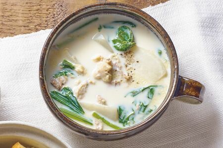 鮭水煮とかぶの豆乳スープ　撮影／中野博安