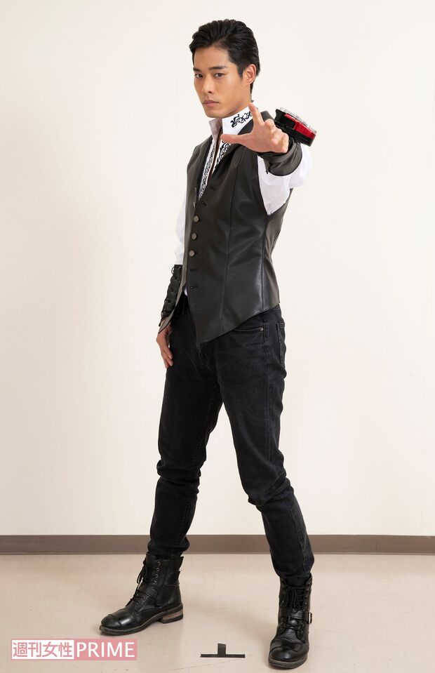 リュウソウブラック／バンバ役　岸田タツヤ