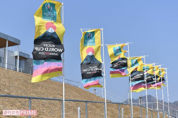 市内のあちこちで開催をPRするのぼりがはためいていた