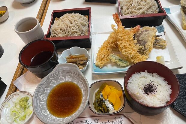 お花見のあとは懐石料理に舌つづみ　撮影／加藤綾菜