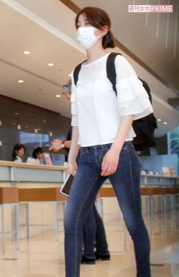 5月29日、ホテルから前日と同じ服装で出て来た石橋