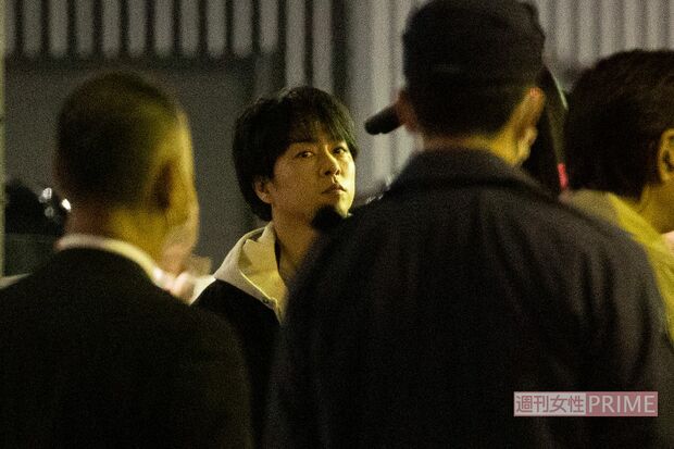 '23年1月放送予定のドラマ『大病院占拠』のロケに臨む櫻井翔（2022年）