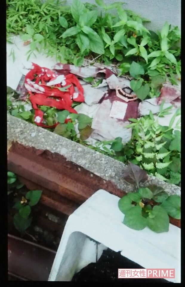 民家の隙間に落ちていた血まみれの止血帯