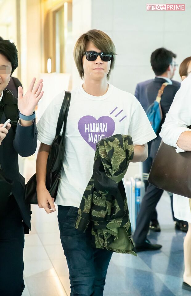 空港での直撃取材に応じる山下（その３）