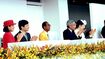 広島アジア大会の開会式で歓迎パフォーマンスをご覧になる両陛下と皇太子ご夫妻('94年10月)
