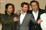 ‘03年、映画『ラスト サムライ』の試写会で。左から真田広之、トム・クルーズ、渡辺謙