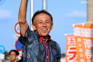玉城デニー氏