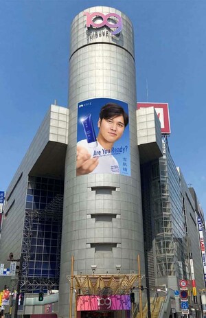 渋谷109に設置されている大谷翔平の巨大看板（『雪肌精』公式サイトより）