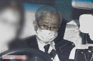 '20年8月、タクシーで東京地裁に到着した飯塚被告