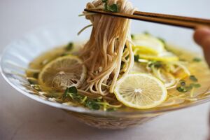 レモンたっぷり貝割れそば