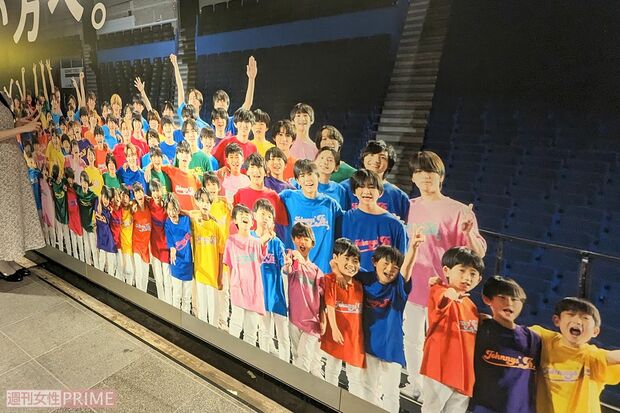 渋谷駅に展示されたジャニーズJr.東京ドーム公演広告