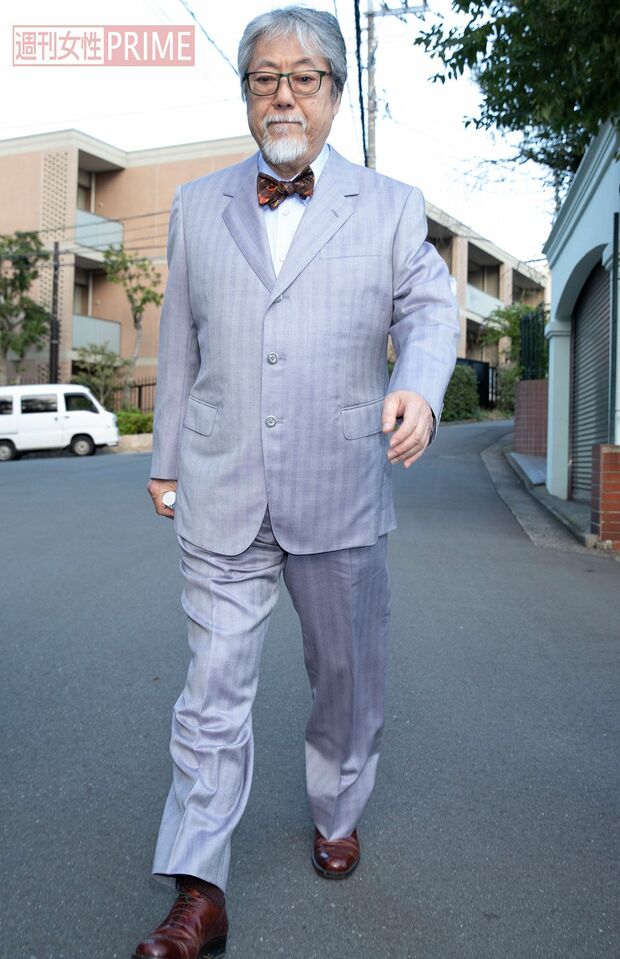 横浜市内に集まった報道陣の前で謝罪した沢田研二