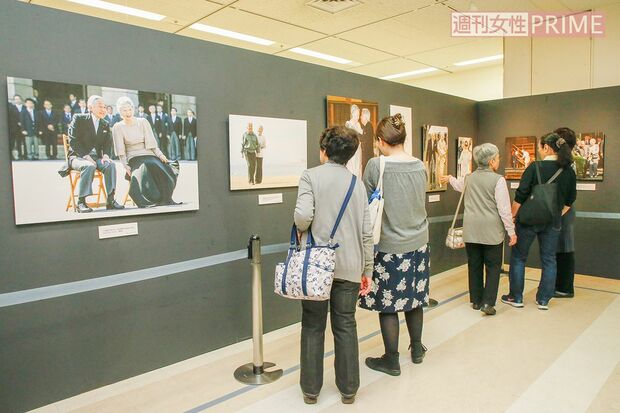 14日まで大丸東京店で『上皇・上皇后両陛下の60年』写真展を開催
