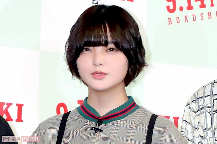 画像・写真】元欅坂46の平手友梨奈、“背中にタトゥー”最新ショット公開