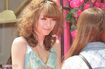 イベントでファンの手を取る木下優樹菜('09年)