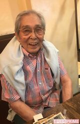 熱海にある行きつけのレストランでインタビューに答える犬塚弘