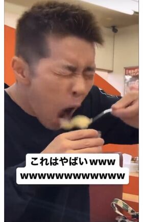 酒寄容疑者がニンニクを吐き出す動画