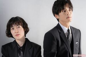 （左から）シム・ウンギョン、松坂桃李　撮影／佐藤靖彦