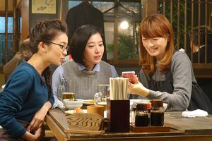 写真左から大島優子、吉高由里子、榮倉奈々　(c)日本テレビ