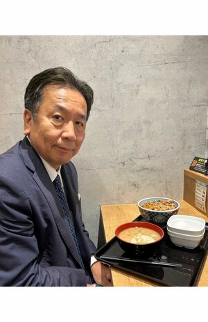 吉野家では味噌汁を豚汁に変更、生卵を追加していた枝野幸男氏（写真は本人公式Xより）