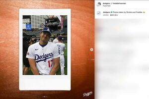 お茶目な表情を披露する大谷翔平（ドジャースの公式インスタグラムより）