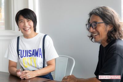 夫の功次郎さんと二人三脚で、子育ての悩みを乗り越えてきた　撮影／矢島泰輔