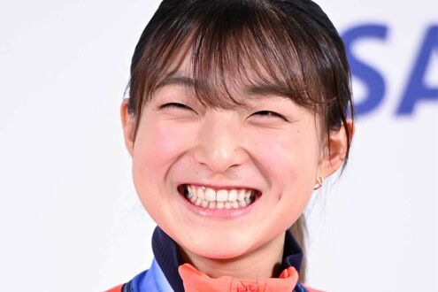 フィギュア坂本花織、ミラノ五輪銀メダルの裏にあった《#カオリのスコーンは引き受けた》湖池屋が明かした…