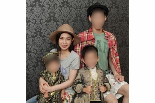 伊藤亜佑美さん、元夫、2人の子どもとの家族写真（SNSより）