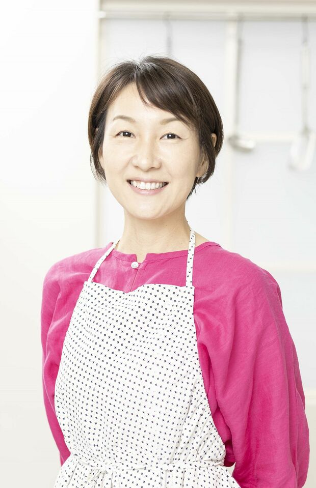 島本美由紀さん●料理だけにとどまらず、エコの観点から食品保存や冷蔵庫収納を提案する「食品ロス削減アドバイザー」、「冷蔵庫収納＆食品保存アドバイザー」としても活動。著書に『ムダなく使い切れる！冷蔵庫収納術』（コスミック出版）。