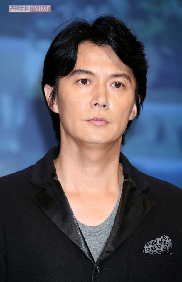 福山雅治　竈門炭十郎(かまど たんじゅうろう)  炭治郎の父。生まれつき身体が弱くすでに故人。たびたび炭治郎の回想に現れて助言を与える