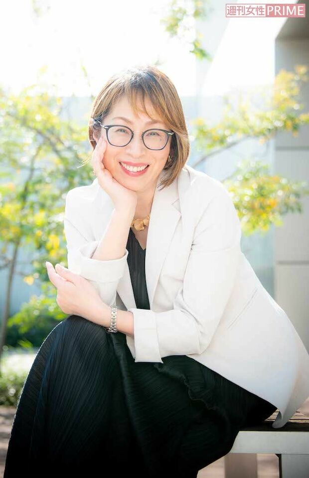 桜木紫乃(さくらぎ・しの)/1965年、北海道釧路市生まれ。2002年『雪虫』でオール讀物新人賞を受賞。2007年同作収録の単行本『氷平線』でデビュ一。2013年に『ラブレス』で島清恋愛文学賞、『ホテルローヤル』で直木賞、2020年に『家族じまい』で中央公論文芸賞を受賞。他の著書に『緋の河』『人生劇場』『青い絵本』『谷から来た女』『裸の華』などがある。