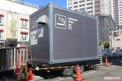 トレーラー形喫煙所や灰皿“プラモ”ニュメント… 「原則屋内禁…