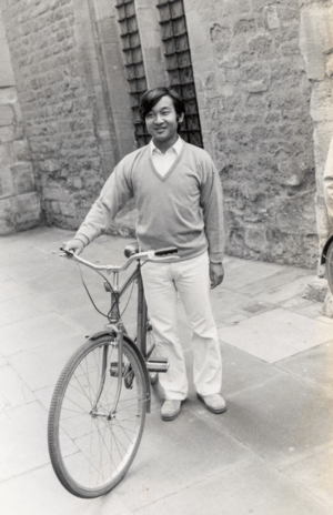 '85年9月、オックスフォード市街をサイクリングされる陛下