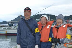 参加者の60代女性2人は大学時代の友人。「新鮮な体験ばかり」と笑顔を見せる