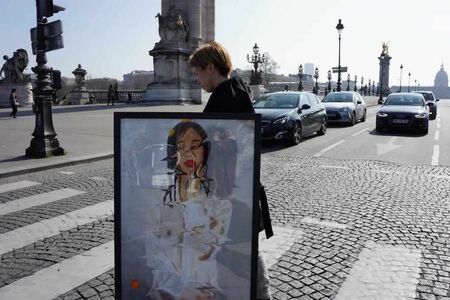 パリでパフォーマンスをして自身の感性を磨いていった　(c)MAGOCREATION