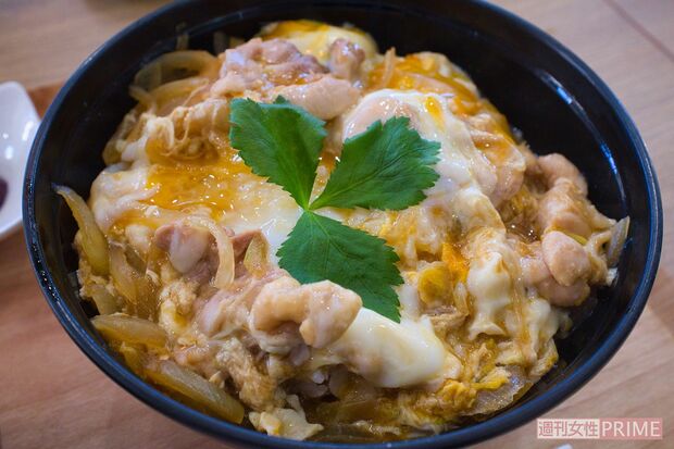 【佐藤先生の昼食】熟成阿波尾鶏の親子丼。鶏むね肉には、脳にも身体にも働く抗酸化物質イミダゾールペプチドが豊富。熟成阿波尾鶏は、群を抜いて豊富。親子丼は、2種類のタンパク質がとれるのでオススメのメニュー。