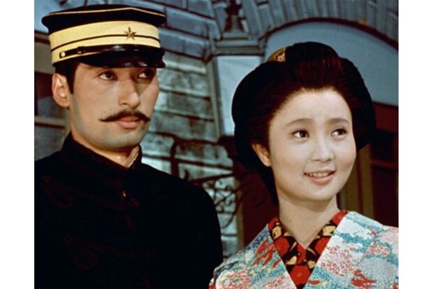 1966年放送『おはなはん』で夫役の高橋幸治（左）と、樫山文枝（ＮＨＫアーカイブスより）