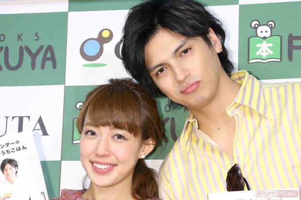 川崎希（左）とアレクサンダー