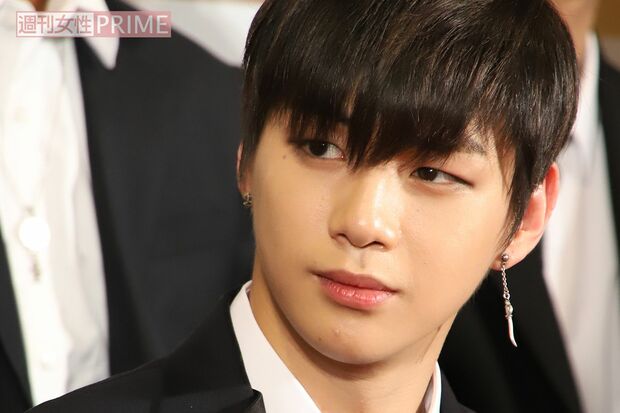 少年のような無垢な魅力と、セクシーさを合わせ持つギャップ系として人気爆発のカン・ダニエル　撮影／古林由香