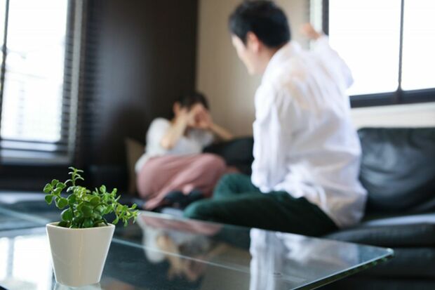 毒親からの罵詈雑言から結婚で逃げられたと思ったが、相手がまさかのDV夫で……　※写真はイメージです